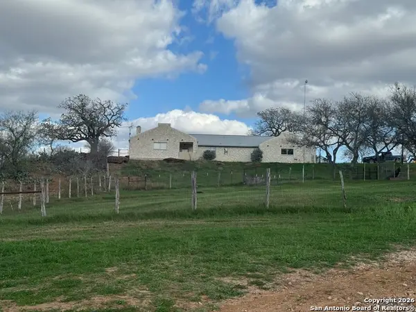 2469 County Road 232, Floresville, TX 78114