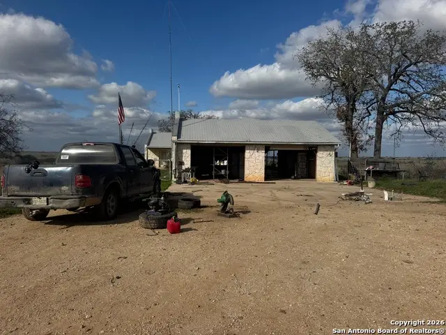 2469 County Road 232, Floresville, TX 78114 - Image #2