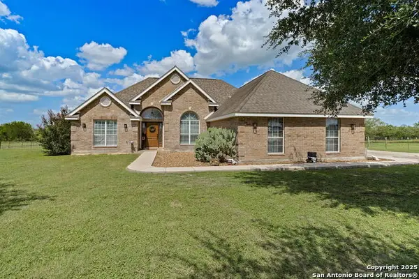 788 County Road 140, Floresville, TX 78114