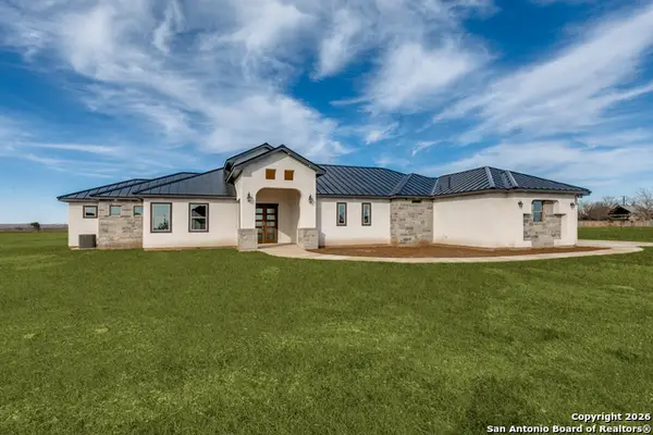 202 Venado Oaks, Castroville, TX 78009