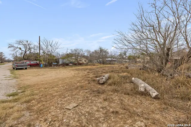 231 E 4th, Elmendorf, TX 78112 - Image #2