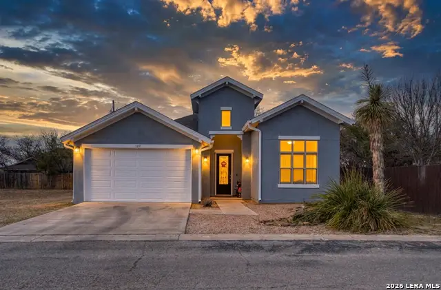 137 Sutton Pl, Uvalde, TX 78801 - #1