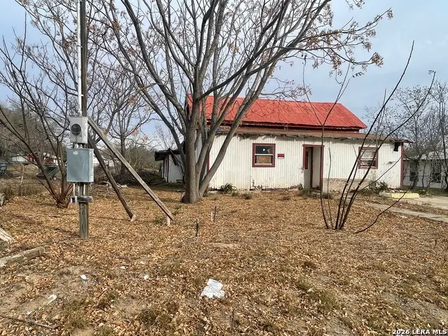 712 Devine, Devine, TX 78016 - #1