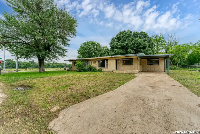 955 University, Seguin, TX 78155 - #2