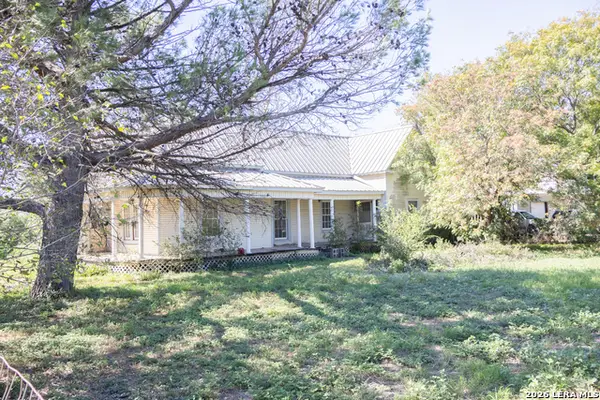 134 Kessler Ln, Knippa, TX 78870