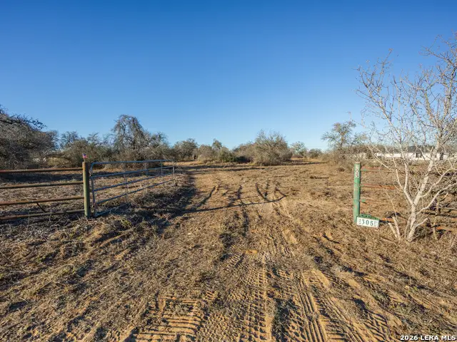 305 Sara Ln, Lytle, TX 78052 - #2