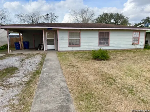 1013 Huntington, Beeville, TX 78102