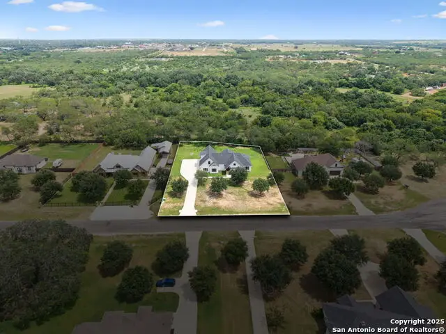 177 E Short Meadow Dr, Lytle, TX 78052 - #1