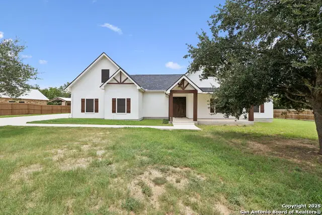 177 E Short Meadow Dr, Lytle, TX 78052 - #3