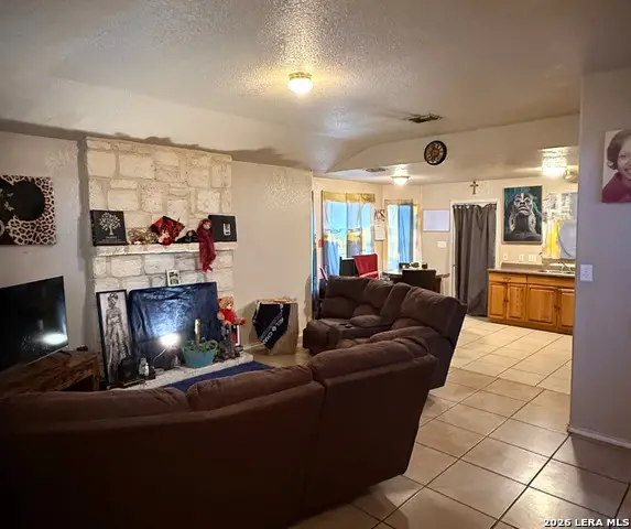 370 N San Gabriel Ave, San Antonio, TX 78237 - Image #2
