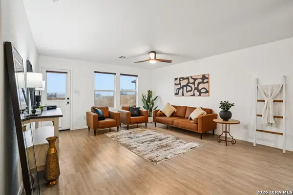 9051 Navarro, Seguin, TX 78155