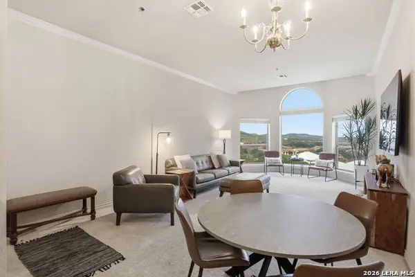 20 E Tapatio Dr #302, Boerne, TX 78006