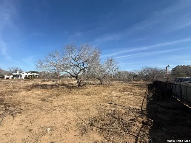 412 N Transportation, Devine, TX 78016 - #2