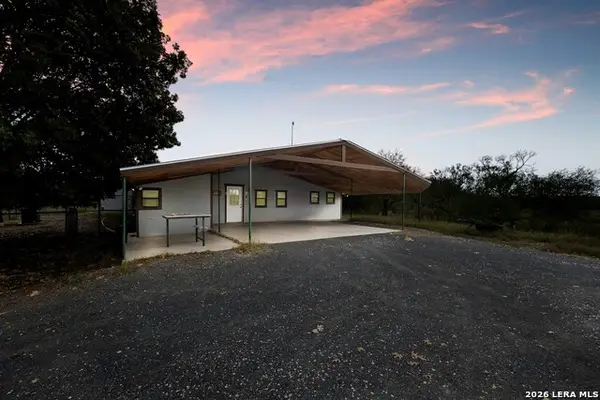 1529 County Road 4513, Hondo, TX 78861