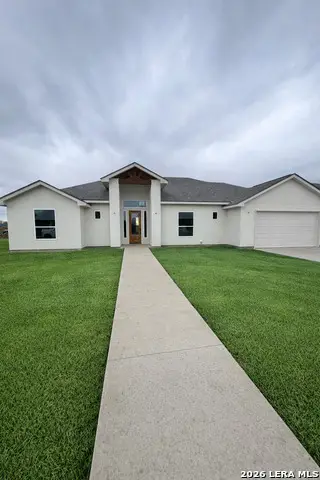 613 34th Street, Hondo, TX 78861