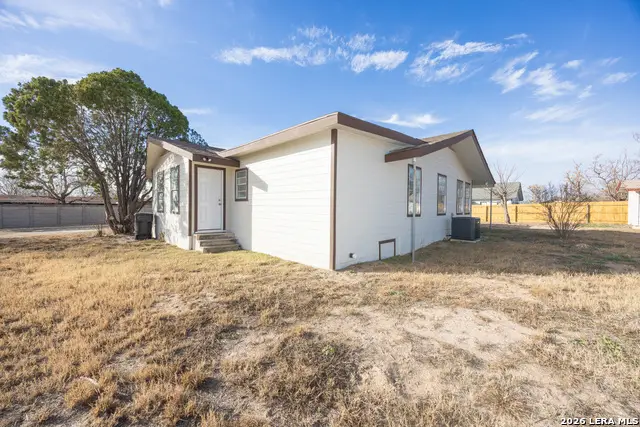 523A Rossville, Devine, TX 78016 - #3