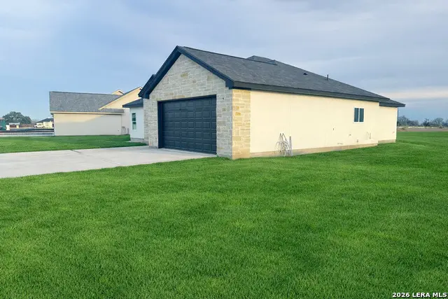 705 34th Street, Hondo, TX 78861 - #2