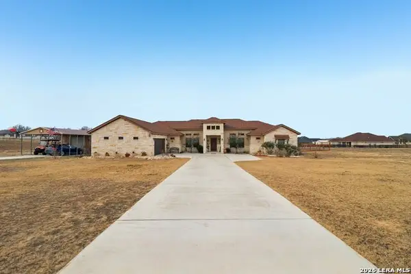 311 Abrego Lake, Floresville, TX 78114