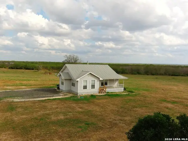 501 S Parker, Nixon, TX 78140 - #1