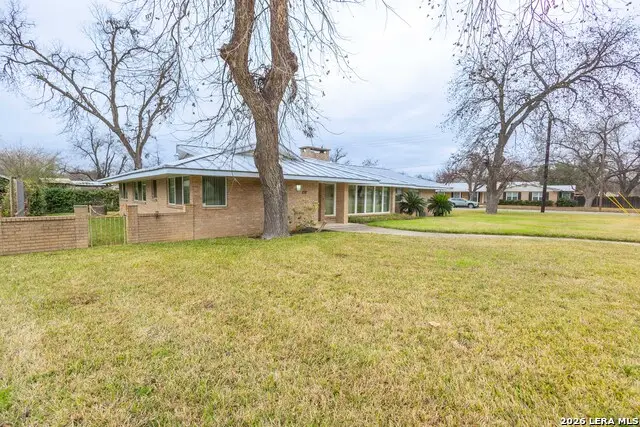 757 High St, Uvalde, TX 78801 - #1
