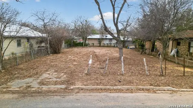527 Juarez, Uvalde, TX 78801 - #3