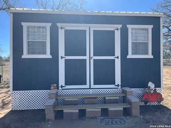 3086 County Road 442, Stockdale, TX 78160