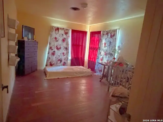 311 Renfro, Devine, TX 78016 - #2