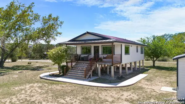 58 Weston Road, Leakey, TX 78873