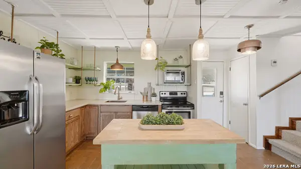 817 Scenic Dr, Canyon Lake, TX 78133