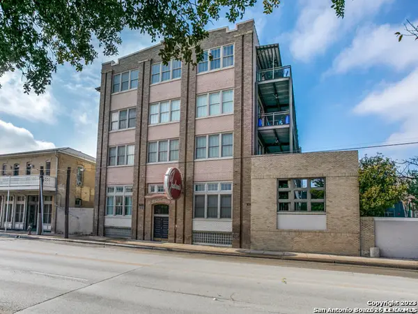 831 Flores #2212, San Antonio, TX 78204