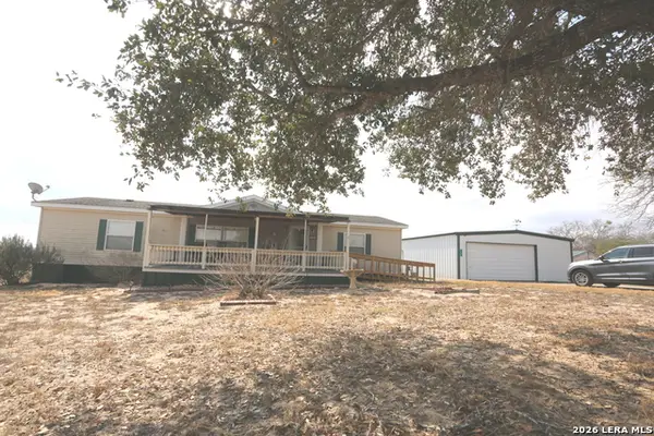 133 Oak View, La Vernia, TX 78121