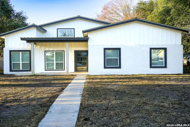 108 S Bluebonnet, Uvalde, TX 78801 - #2