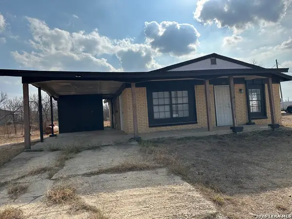 426 Carrizo Hill, Carrizo Springs, TX 78834
