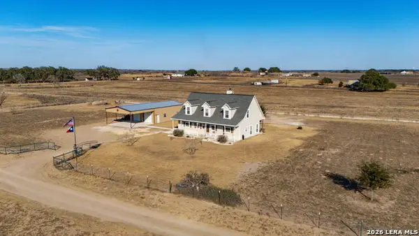 932 County Road 761, Devine, TX 78016