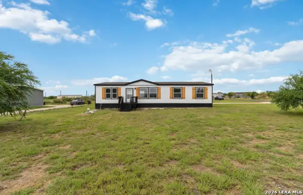 531 County Road 477, Stockdale, TX 78160