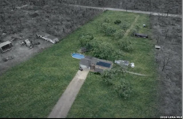 306 Flores Oaks, Floresville, TX 78114 - #2