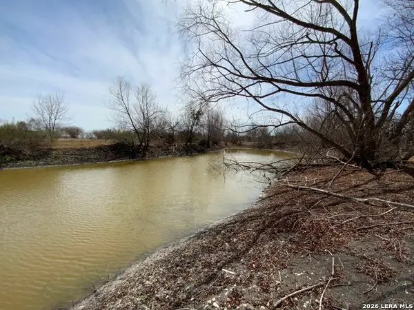 946 Country Lane, Marion, TX 78124