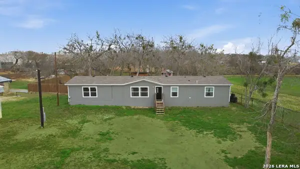 934 7th, Floresville, TX 78114