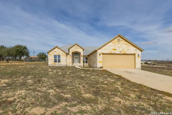 200 Lakeview Cir, La Vernia, TX 78121