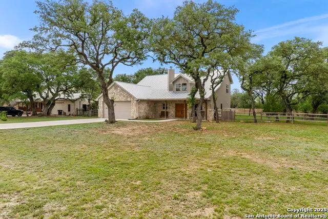 445 Settlers Ln, Bandera, TX 78003 - #2