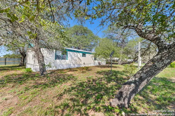 23103 Grand Spg, Elmendorf, TX 78112