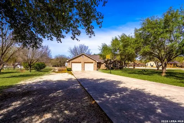 248 Hunters Dawn Dr, La Vernia, TX 78121 - #2
