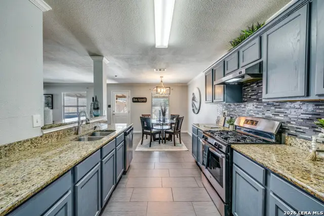 4102 Texas Palm Dr, Converse, TX 78109 - #3