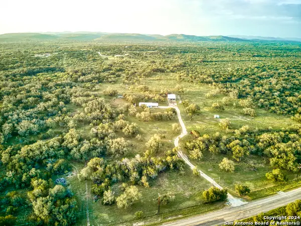 623 Fm 1796, Utopia, TX 78884