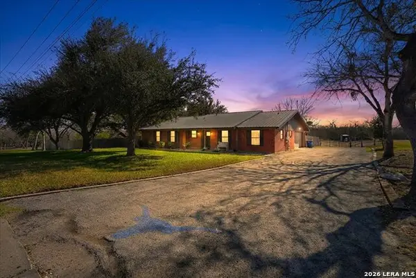 301 Lagarto Rd, George West, TX 78022