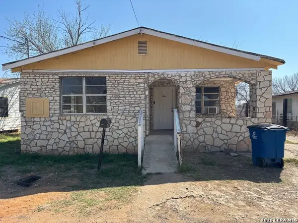 120 N Plum, Pearsall, TX 78061