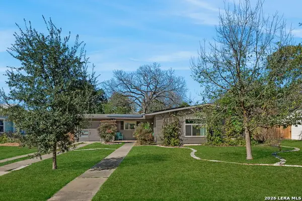 221 Seford Dr, Terrell Hills, TX 78209