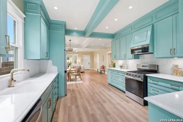 522 E Evergreen St, San Antonio, TX 78212 - #2