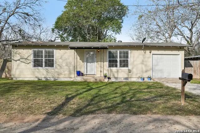 714 S Milam St, Seguin, TX 78155 - #1