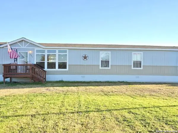 250 County Road 4631, Hondo, TX 78861